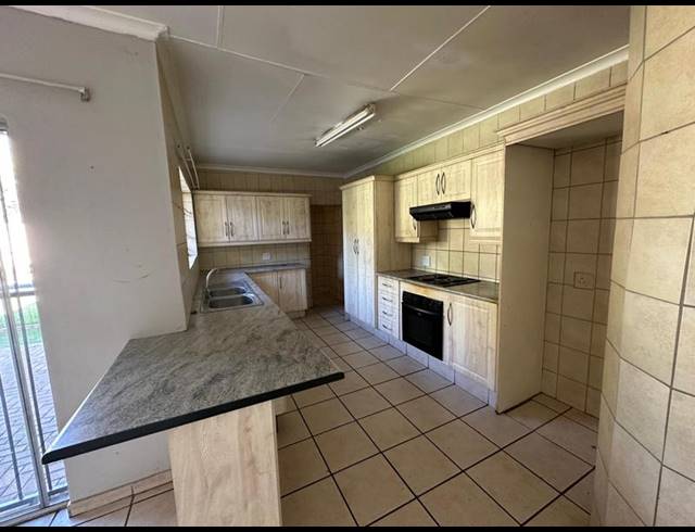 3 BEDROOM PROPERTY TO RENT IN GLEN MARAIS